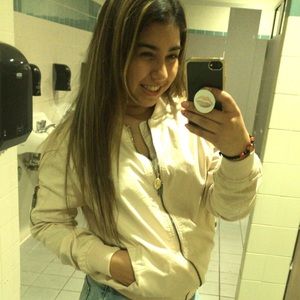 Meet your Posher, Gabriela